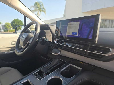 2025 Toyota Sienna XLE