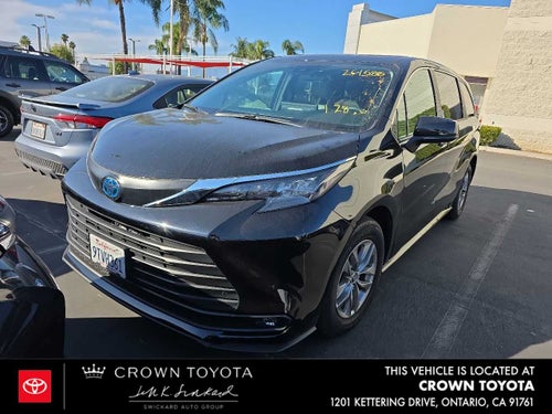 2025 Toyota Sienna XLE