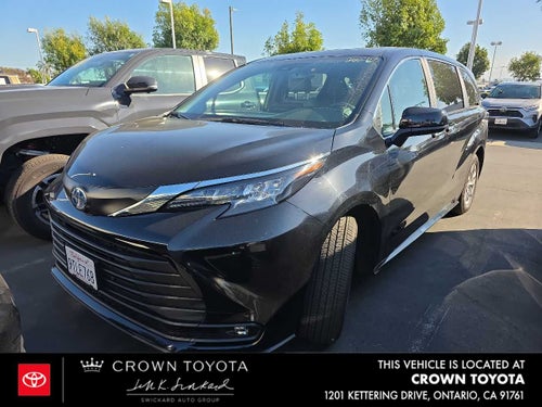 2025 Toyota Sienna XLE