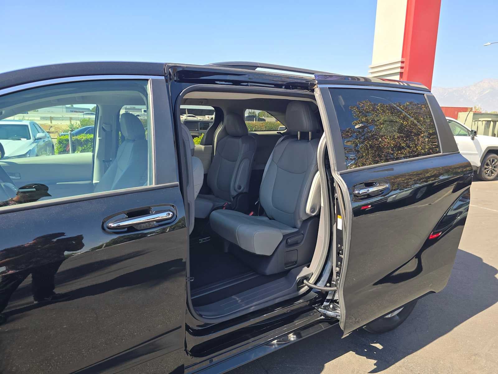 2023 Toyota Sienna XLE