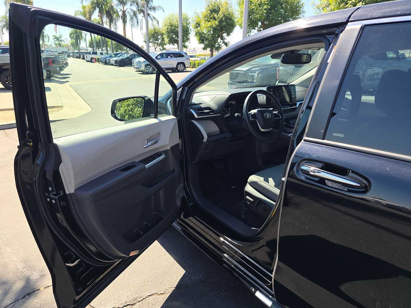 2023 Toyota Sienna XLE