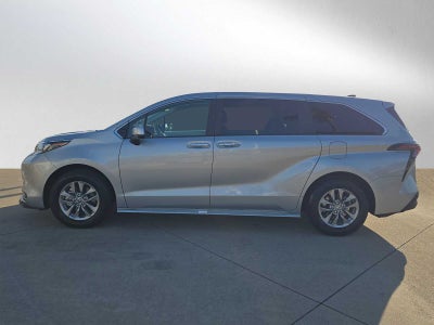 2025 Toyota Sienna XLE