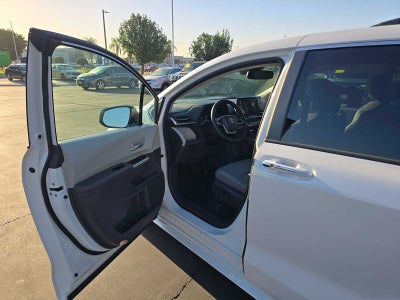 2023 Toyota Sienna XLE