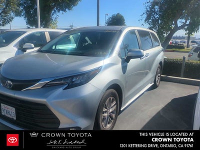 2025 Toyota Sienna XLE