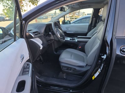 2025 Toyota Sienna XLE