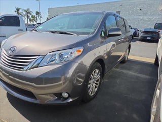 2017 Toyota Sienna XLE Premium