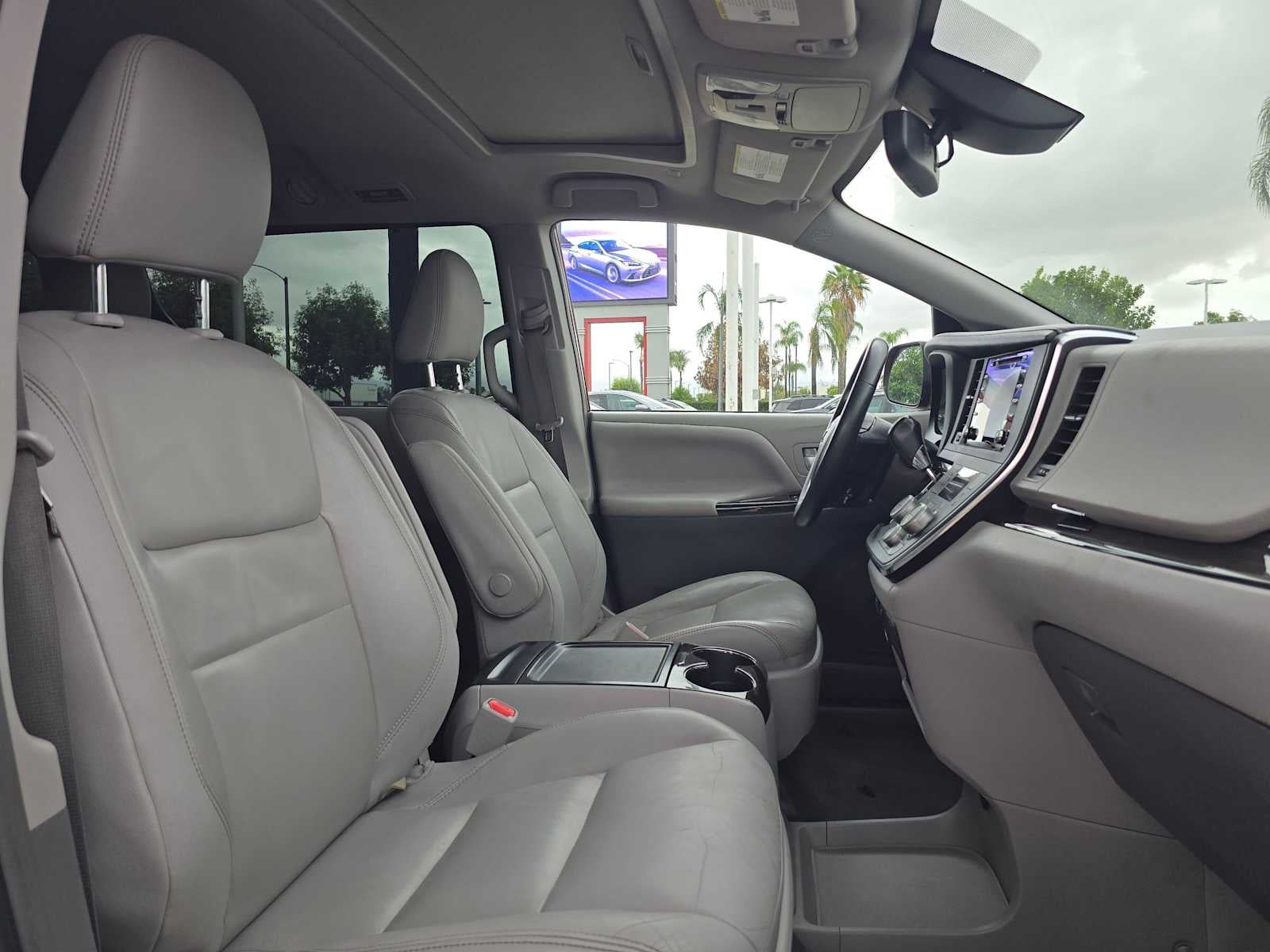 2019 Toyota Sienna XLE