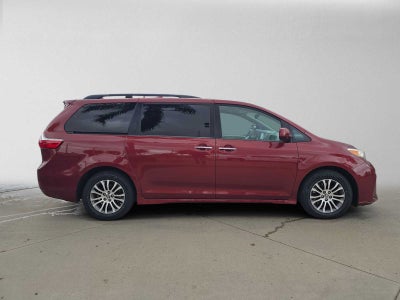 2019 Toyota Sienna XLE