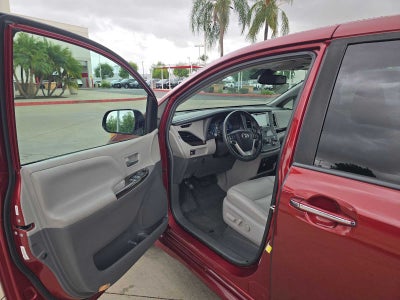 2019 Toyota Sienna XLE