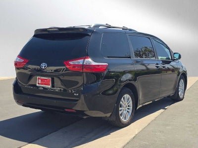 2017 Toyota Sienna XLE