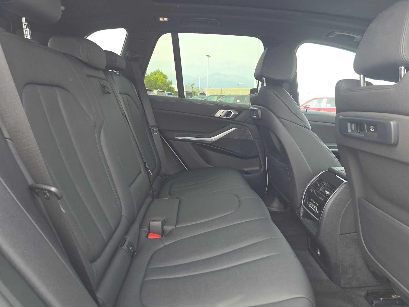 2022 BMW X5 45e - Photo 11