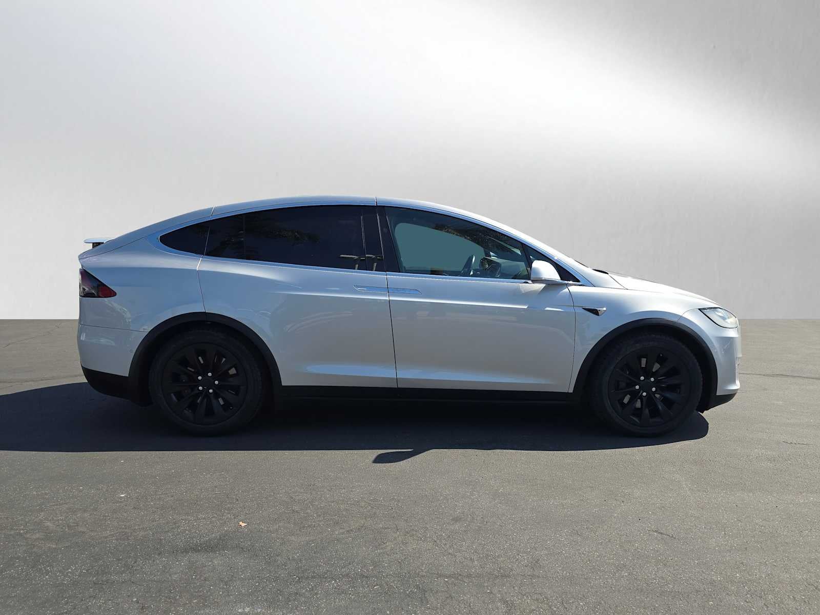 Used 2018 Tesla Model X 100D with VIN 5YJXCDE29JF087925 for sale in Ontario, CA