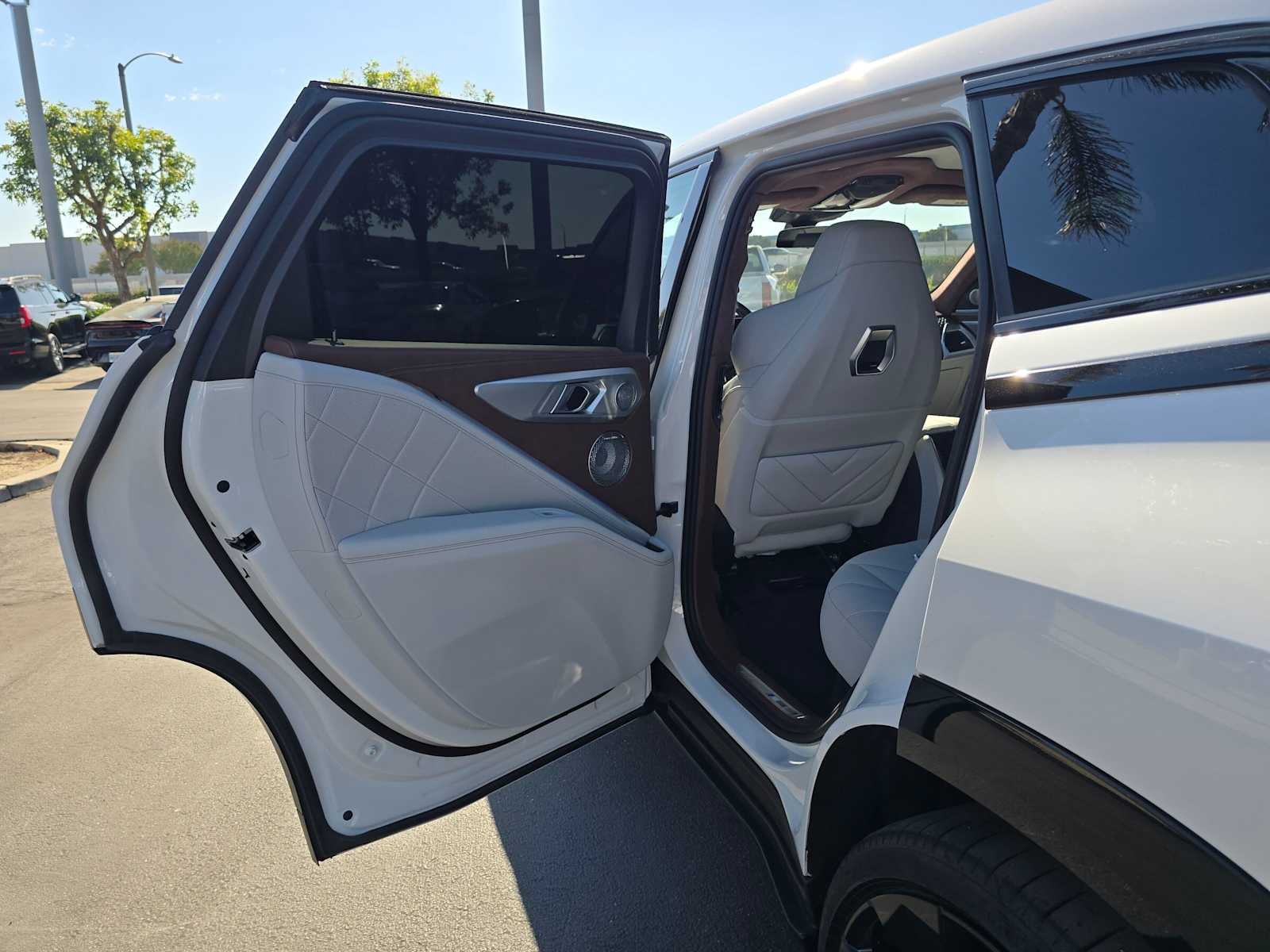 2025 BMW XM Base