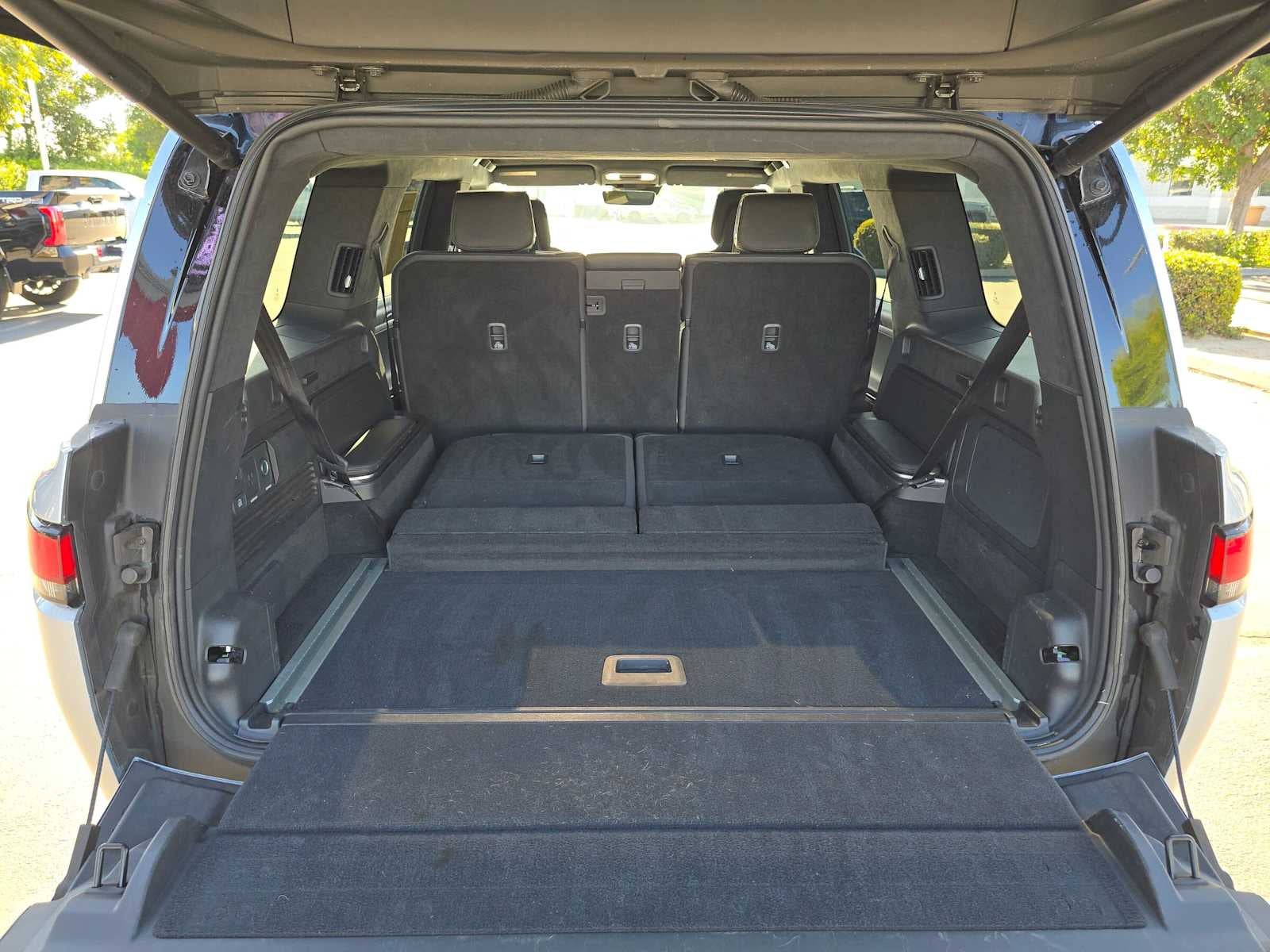 2023 Rivian R1S Adventure