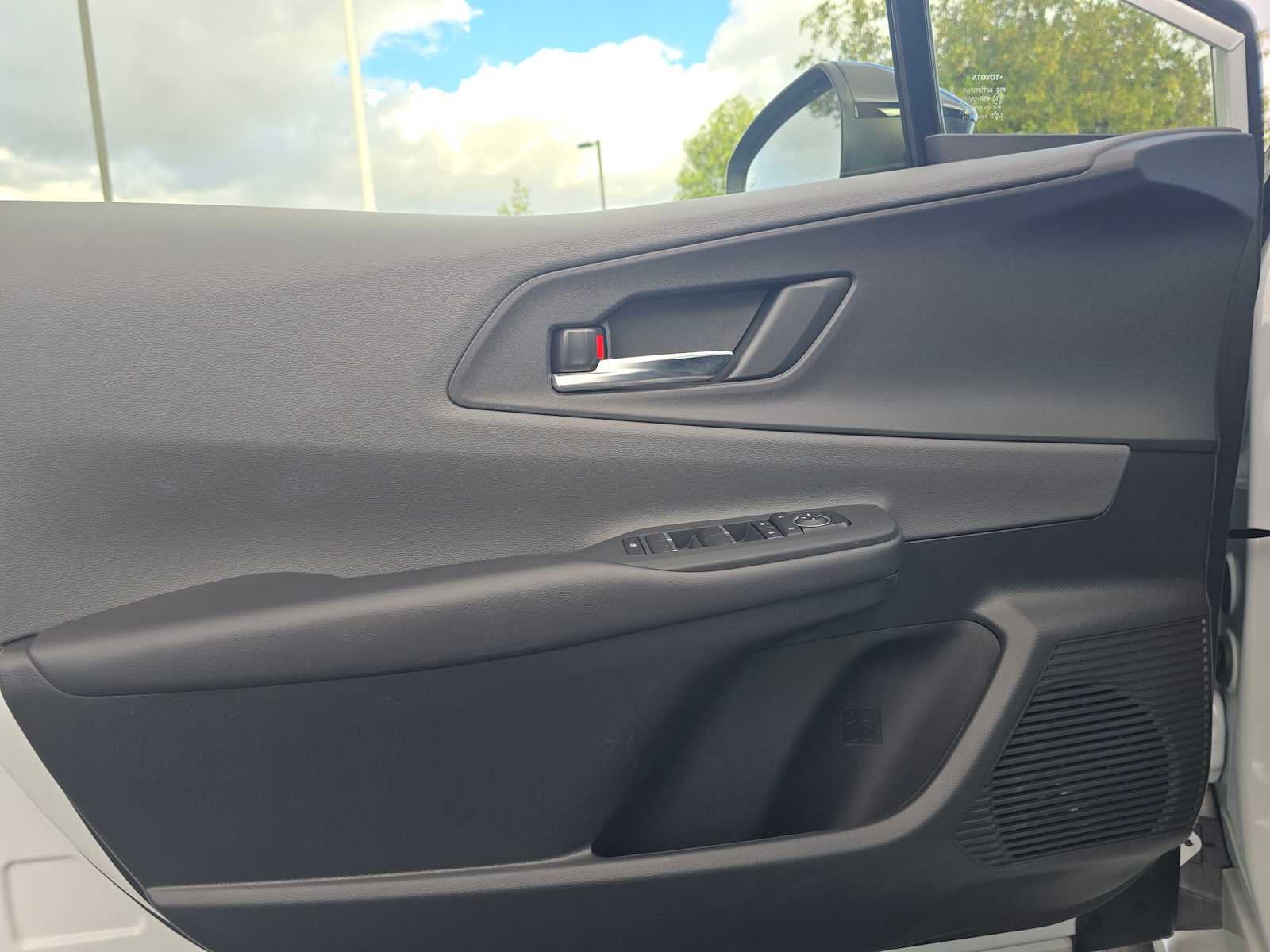 2025 Toyota Prius LE