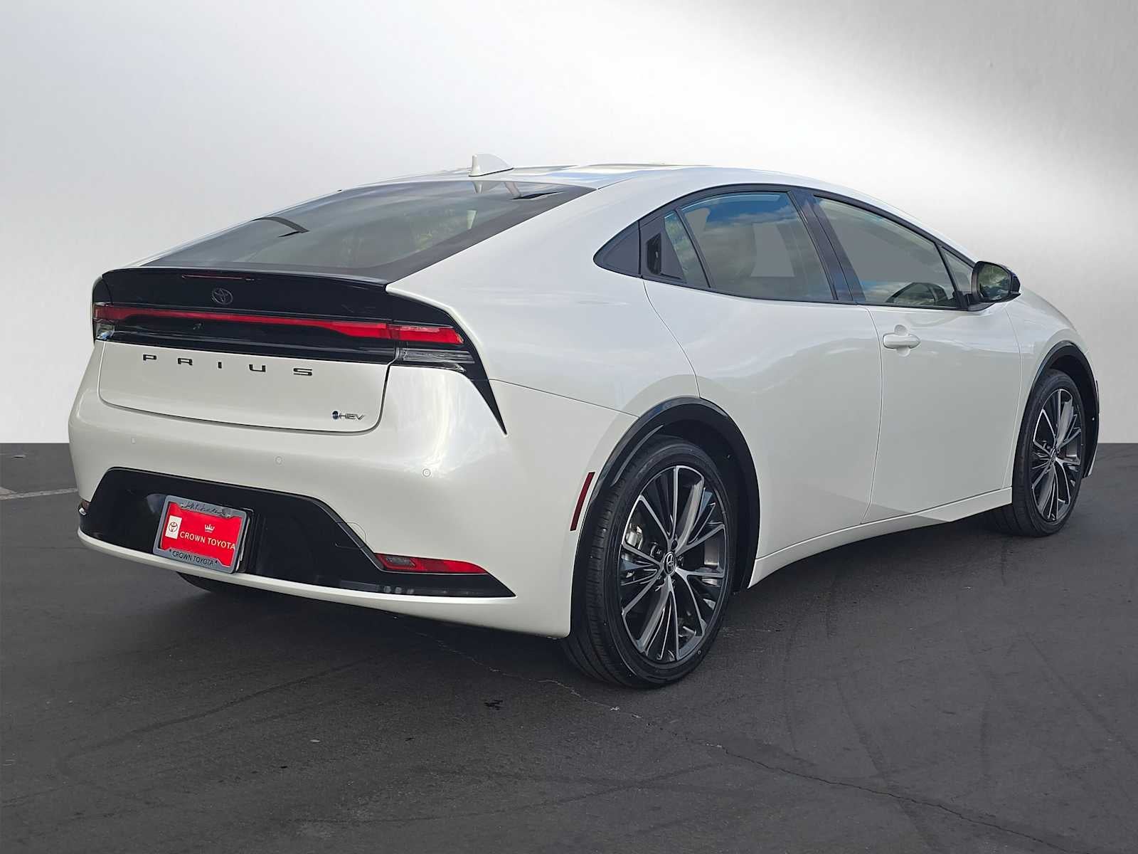 2025 Toyota Prius LE