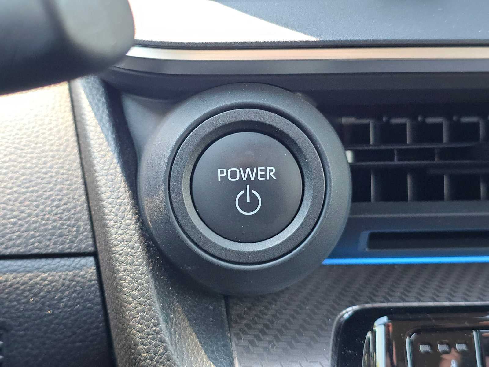 2025 Toyota Prius XLE