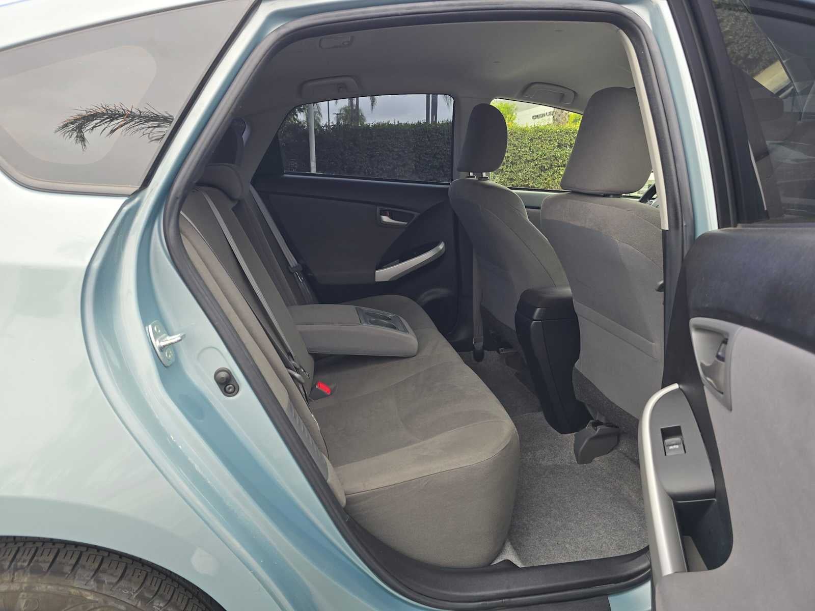 2014 Toyota Prius Plug-In Base