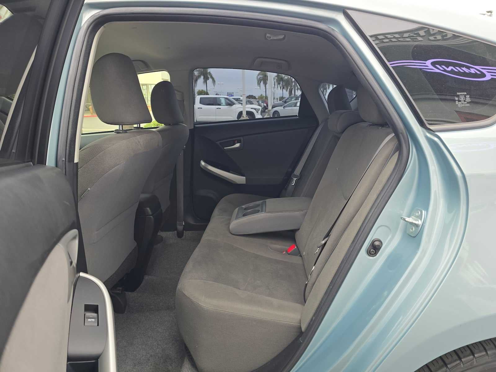 2014 Toyota Prius Plug-In Base