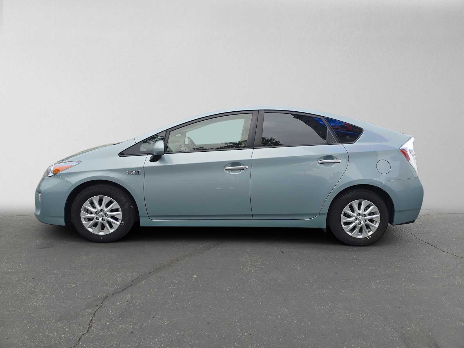2014 Toyota Prius Plug-In Base