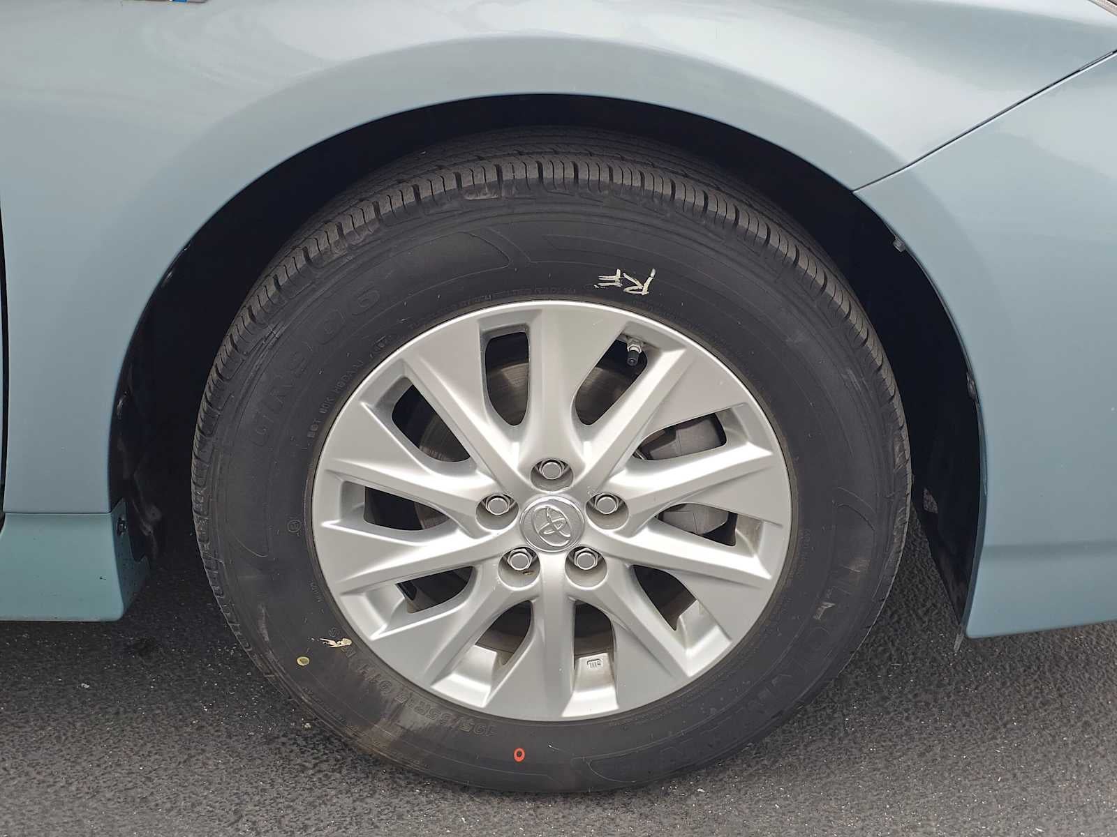 2014 Toyota Prius Plug-In Base