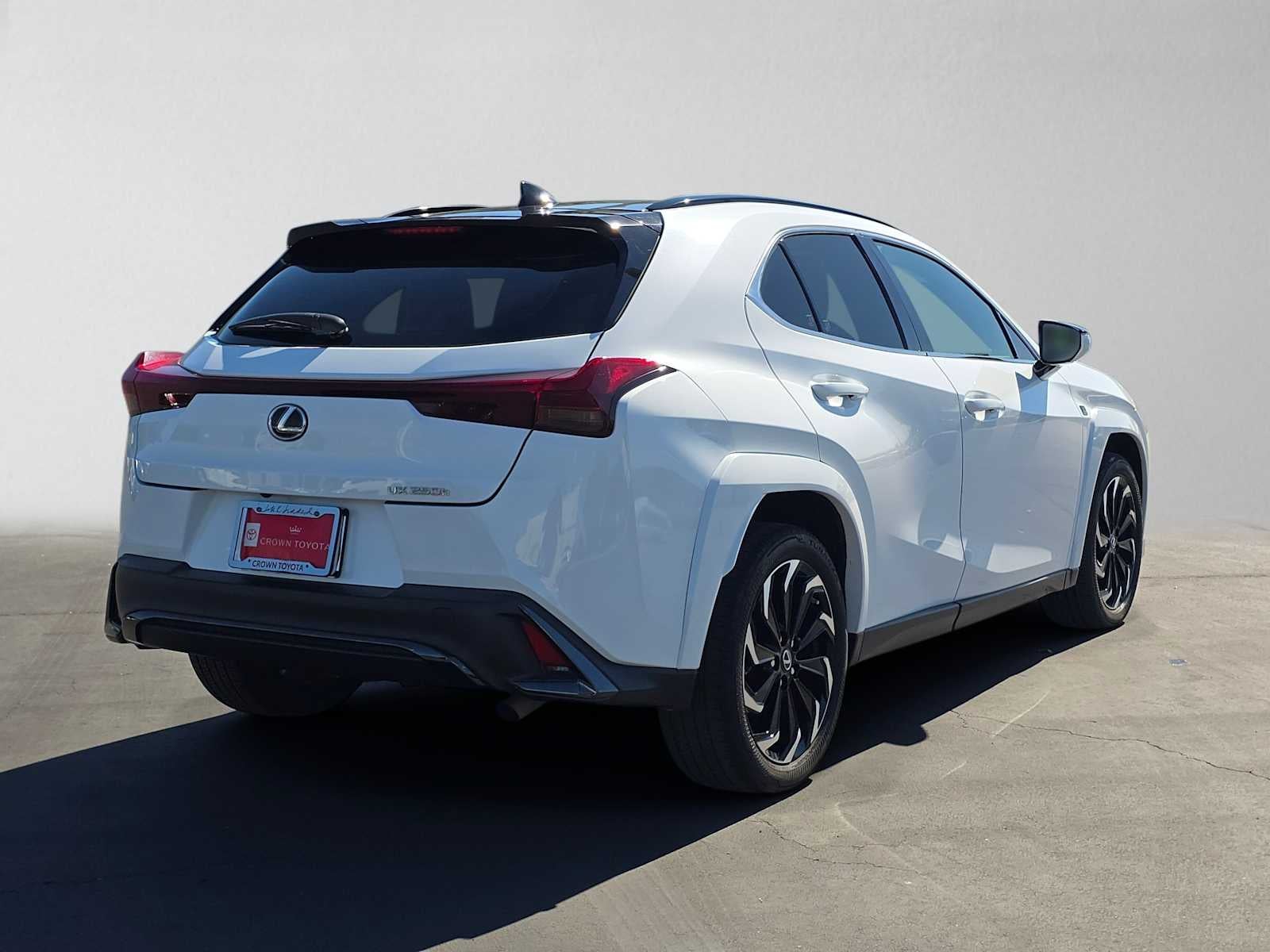 2024 Lexus UX 250h F SPORT Design