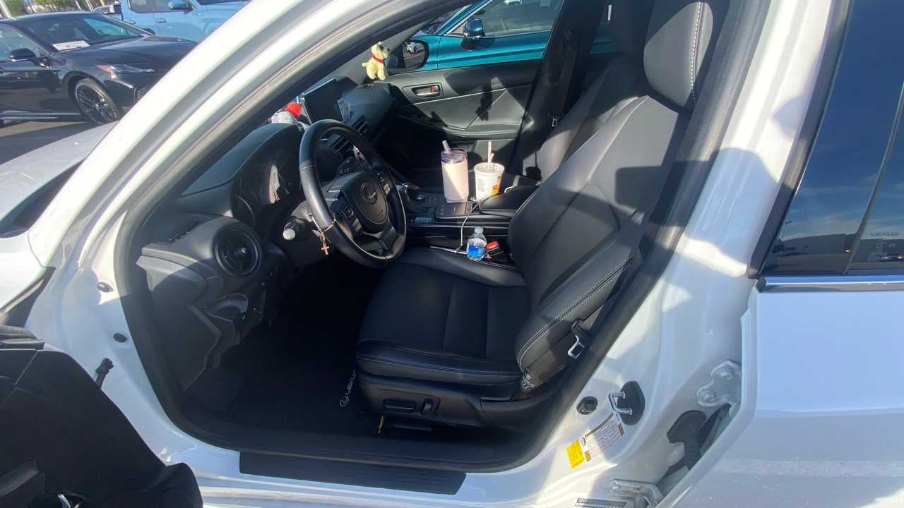 2024 Lexus IS 300 F SPORT Design