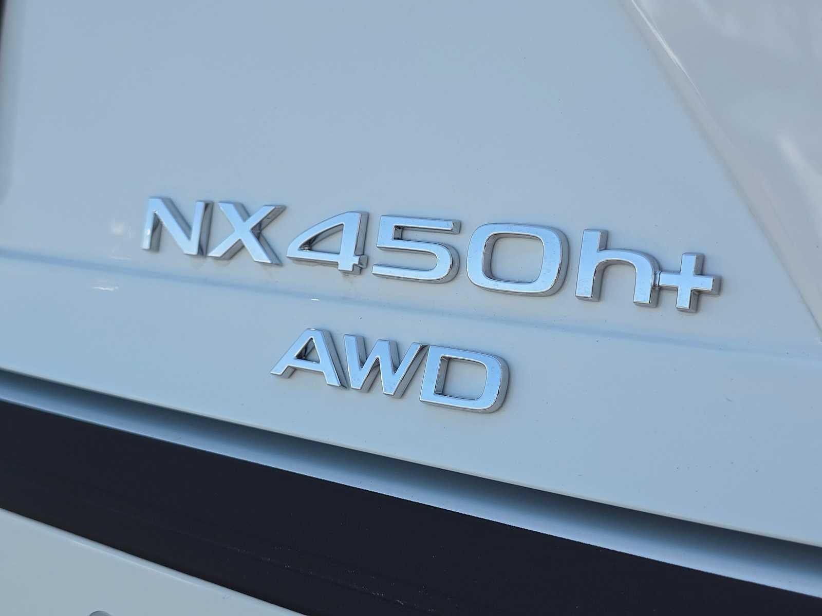 2026 Lexus NX PHEV 450h+ - Photo 13