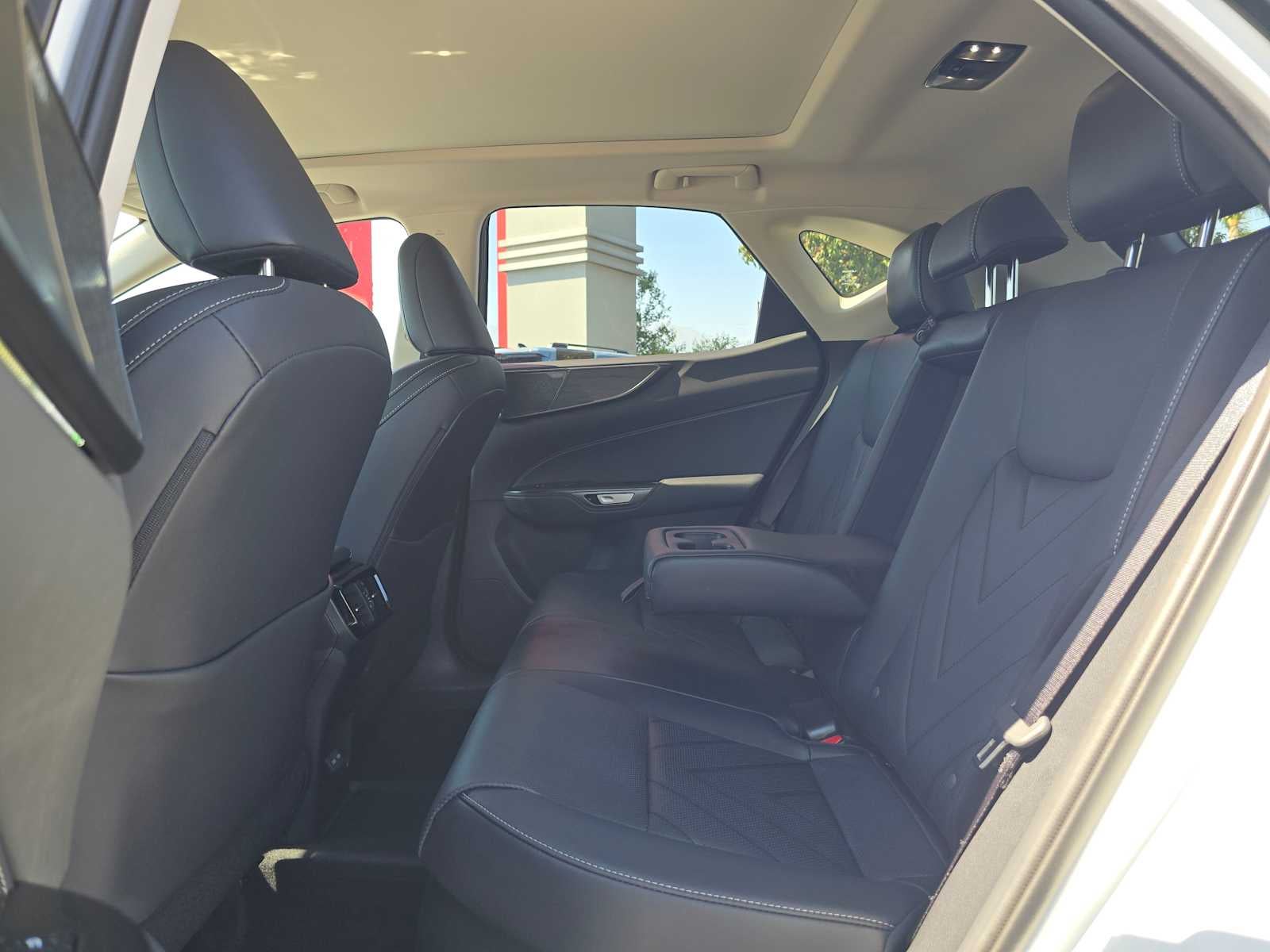 2026 Lexus NX PHEV 450h+ - Photo 17
