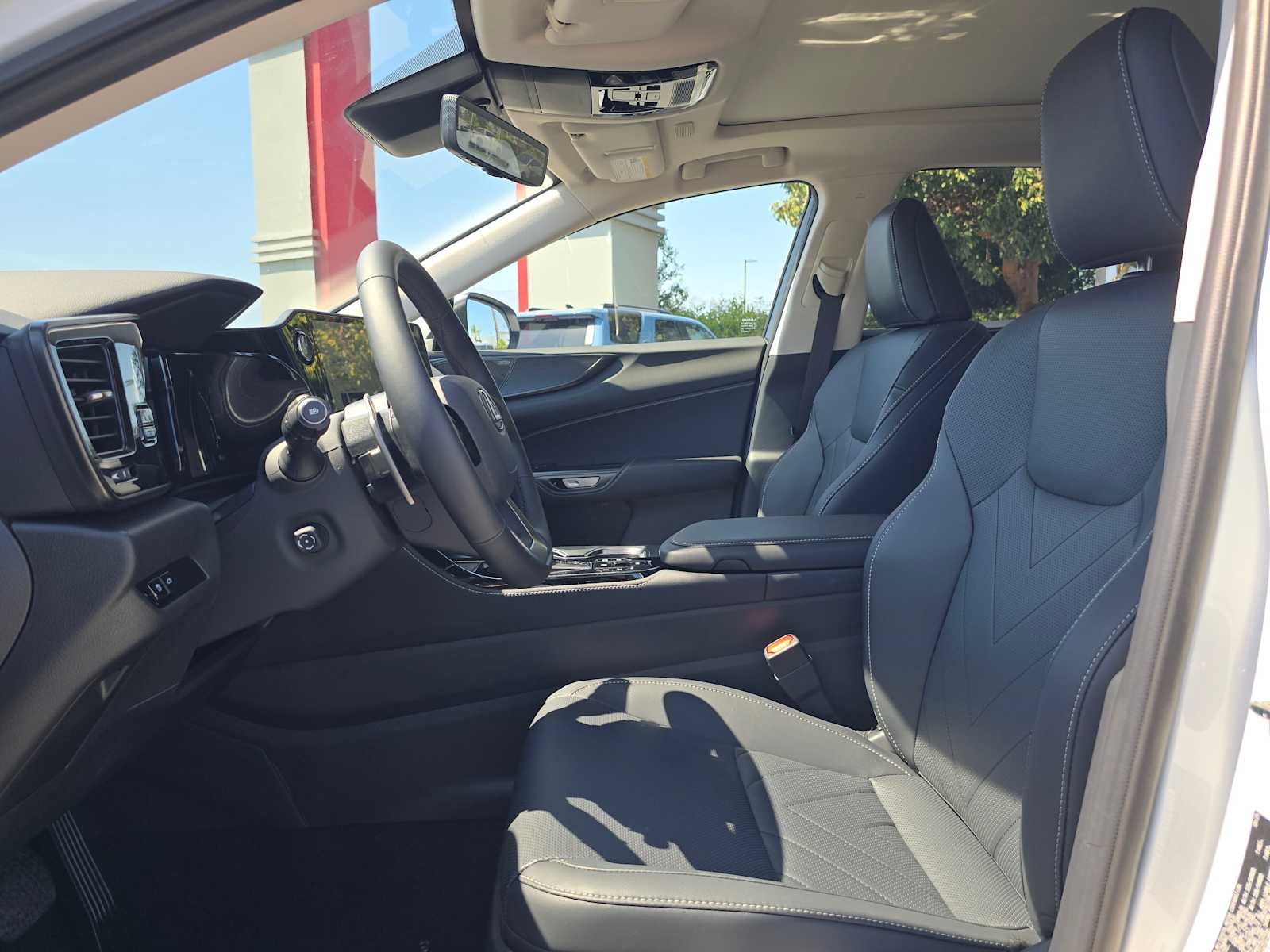 2026 Lexus NX PHEV 450h+ - Photo 21