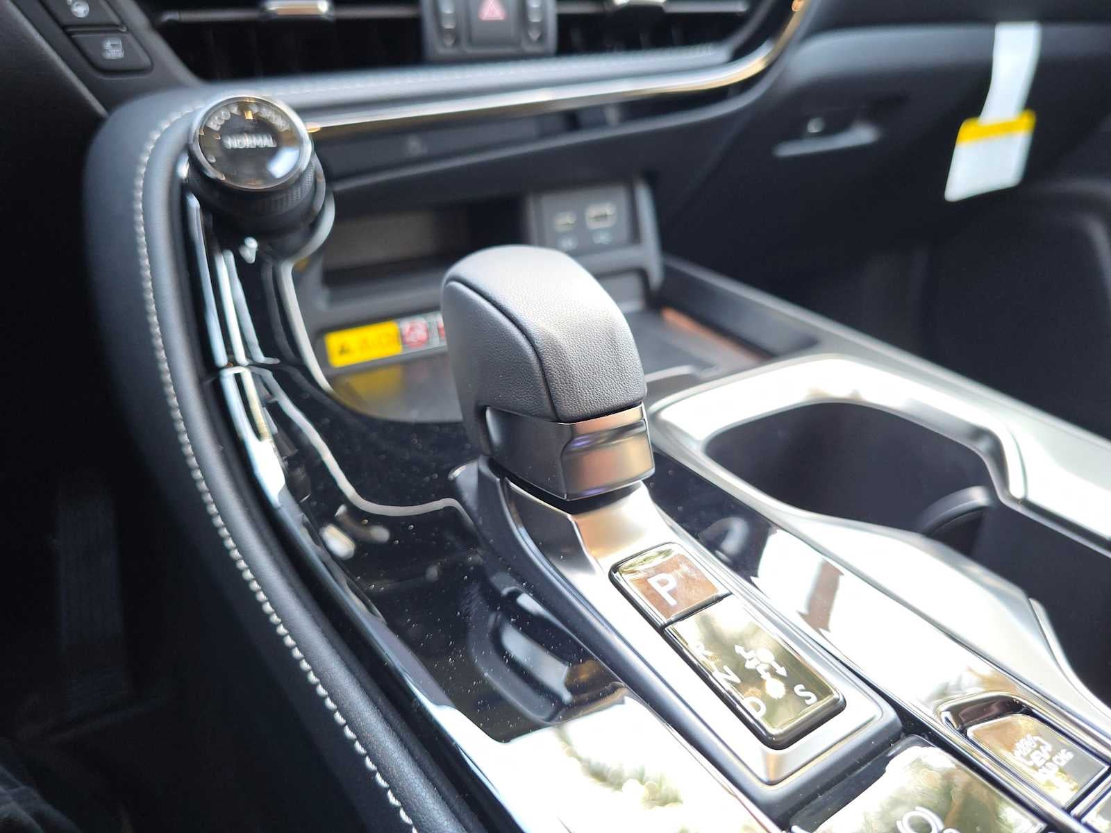 2026 Lexus NX PHEV 450h+ - Photo 36