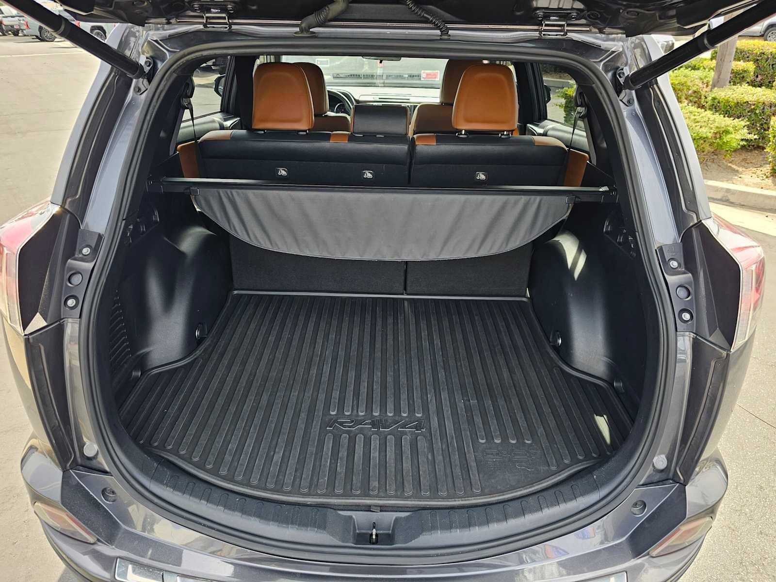2017 Toyota RAV4 SE