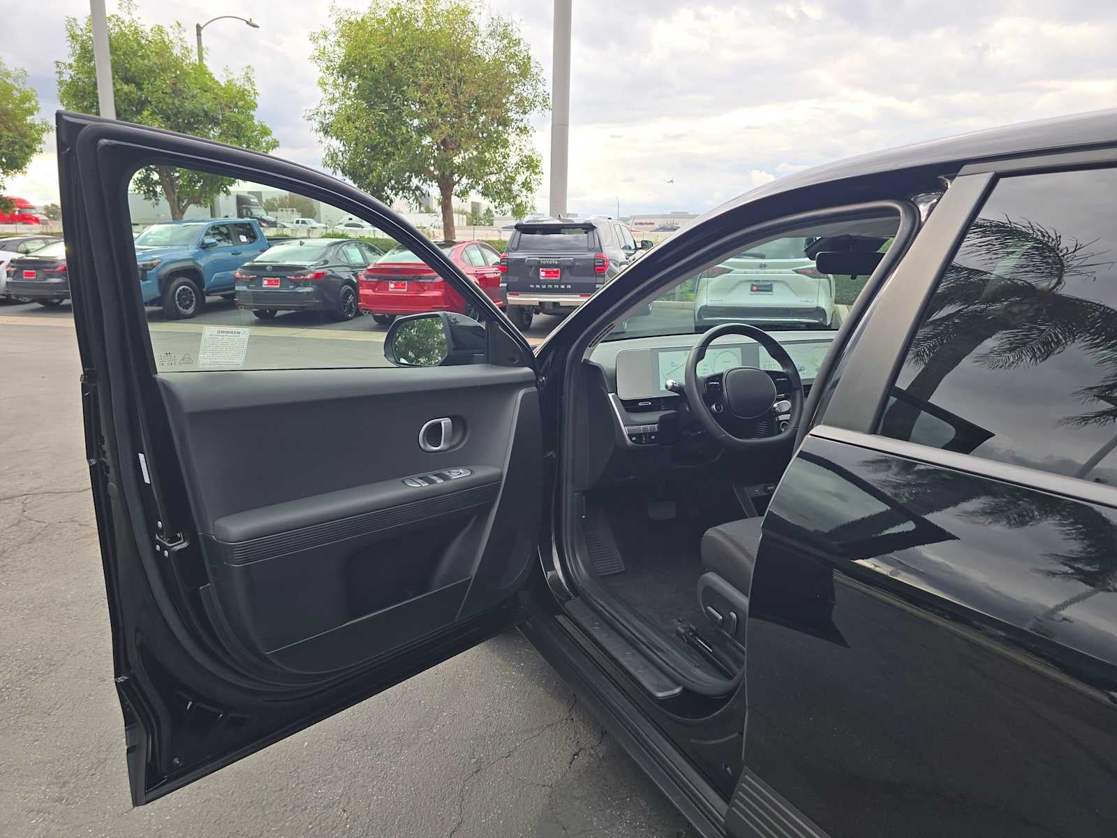 2024 Hyundai IONIQ 5 SE Standard Range