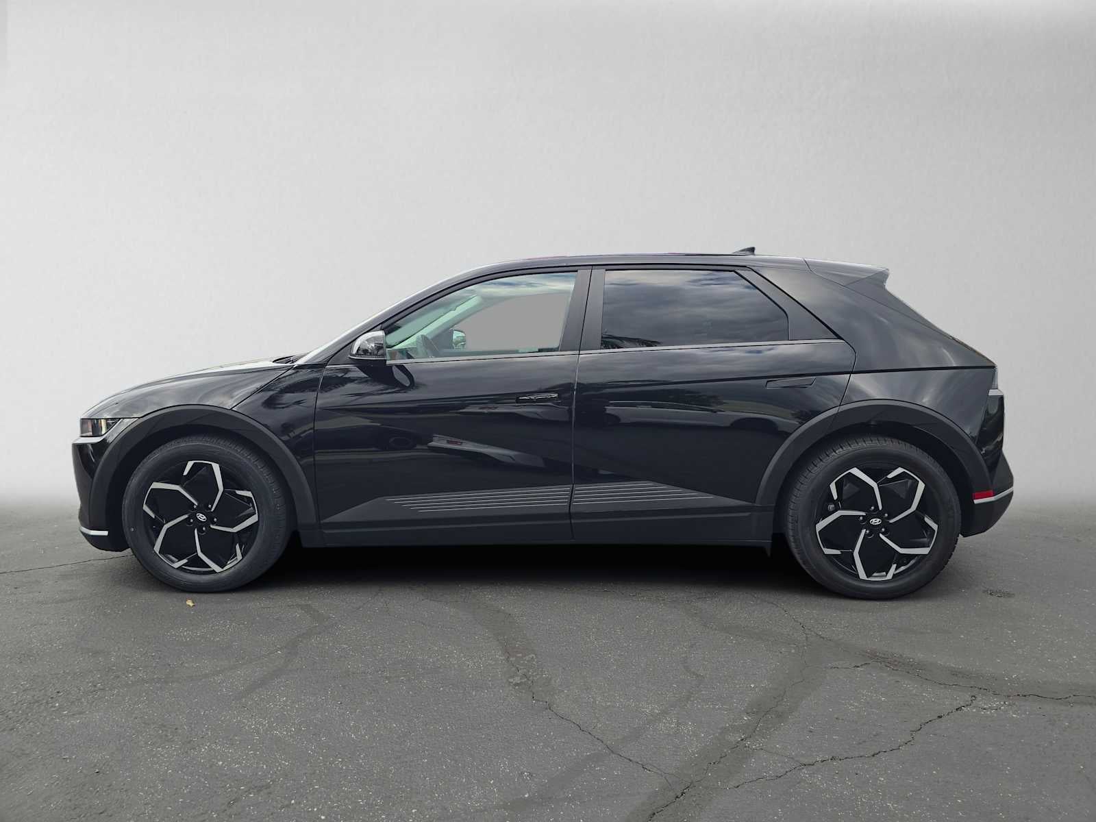2024 Hyundai IONIQ 5 SE Standard Range