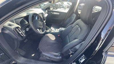 2022 Volvo XC40 Momentum